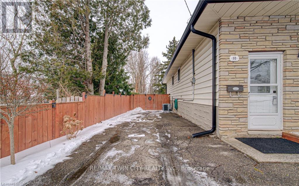 10 South Street, Cambridge, Ontario  N1R 2N5 - Photo 3 - X12893342