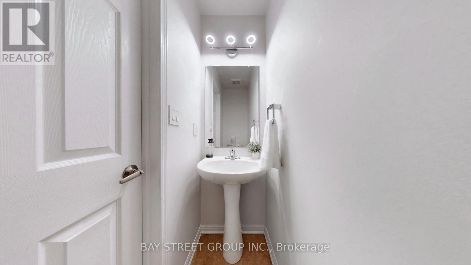 216 Emick Drive, Hamilton, Ontario  L9K 0E1 - Photo 10 - X12893364