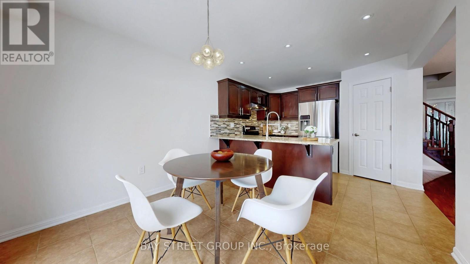 216 Emick Drive, Hamilton, Ontario  L9K 0E1 - Photo 7 - X12893364