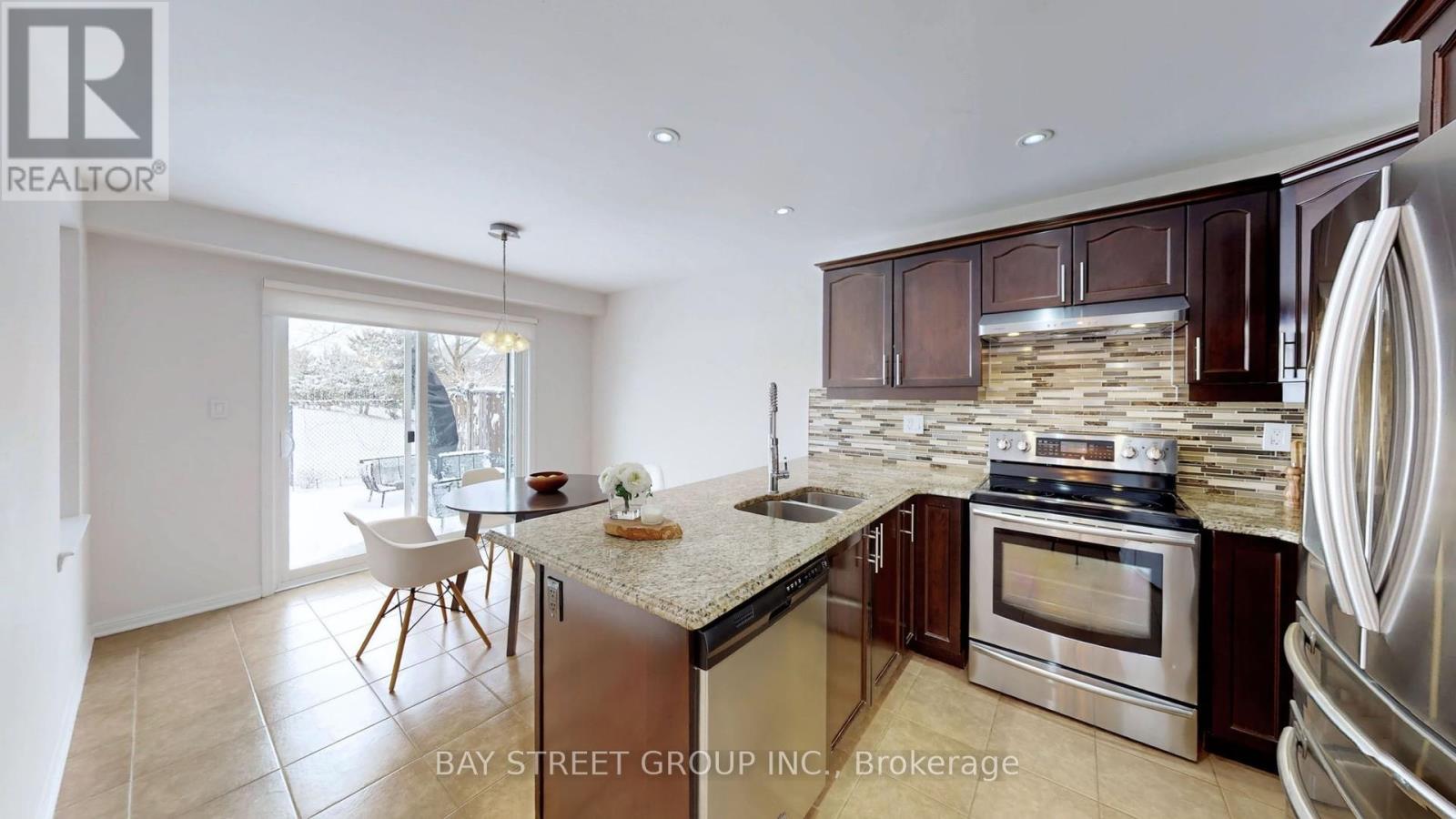 216 Emick Drive, Hamilton, Ontario  L9K 0E1 - Photo 8 - X12893364