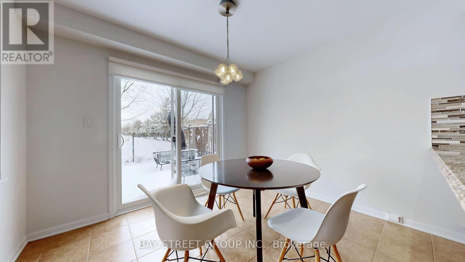 216 Emick Drive, Hamilton, Ontario  L9K 0E1 - Photo 9 - X12893364