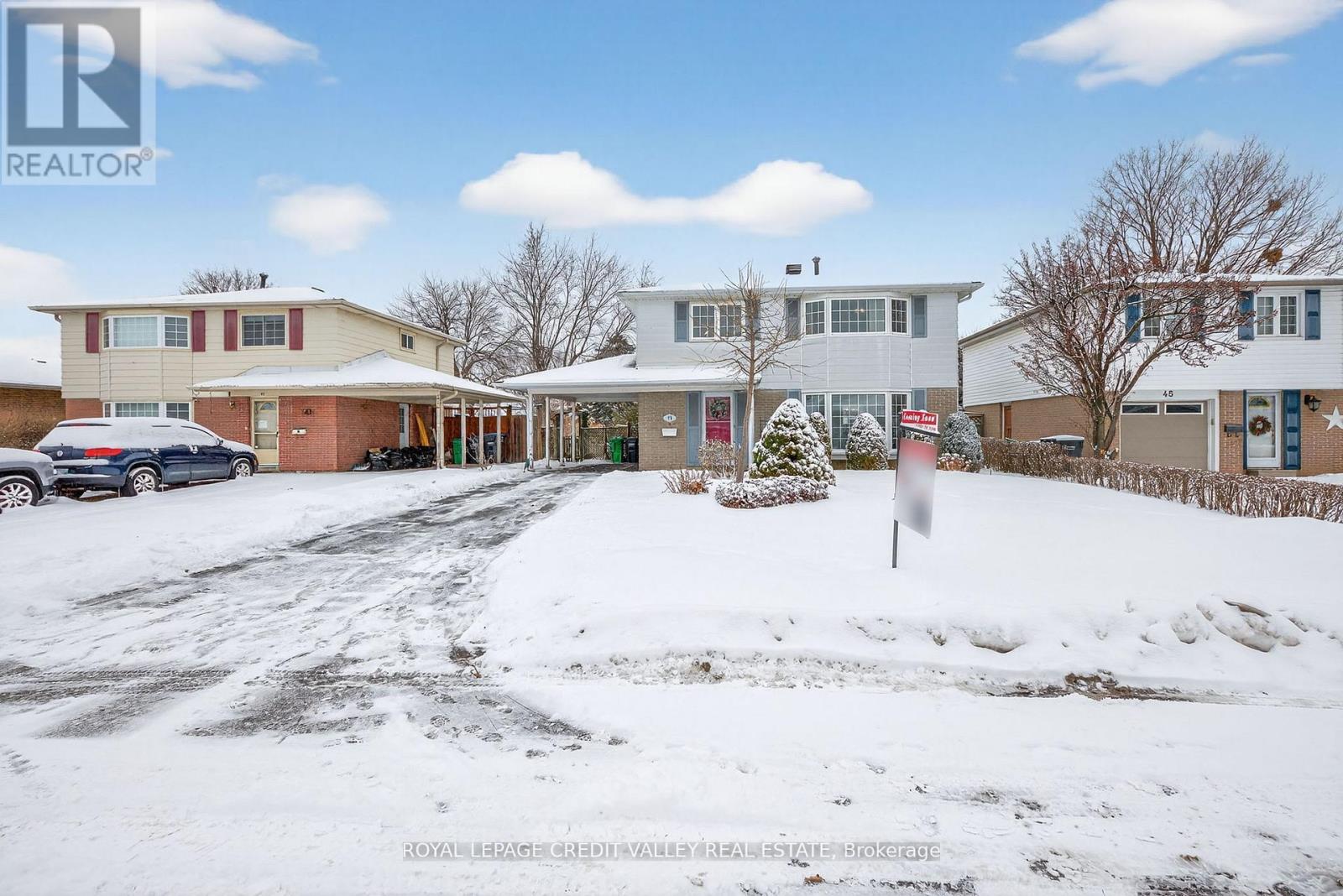 43 Benton Street, Brampton, Ontario  L6W 3B8 - Photo 3 - W12890364