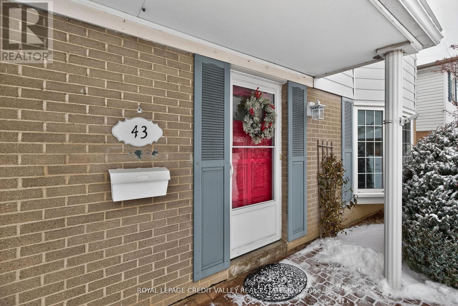 43 Benton Street, Brampton, Ontario  L6W 3B8 - Photo 4 - W12890364