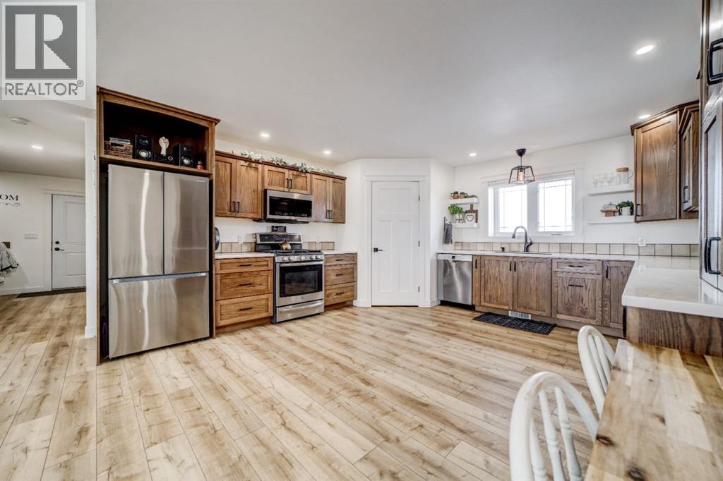 92008 Range Road 195, Rural Lethbridge County, Alberta  T1M 1M9 - Photo 8 - A2277079