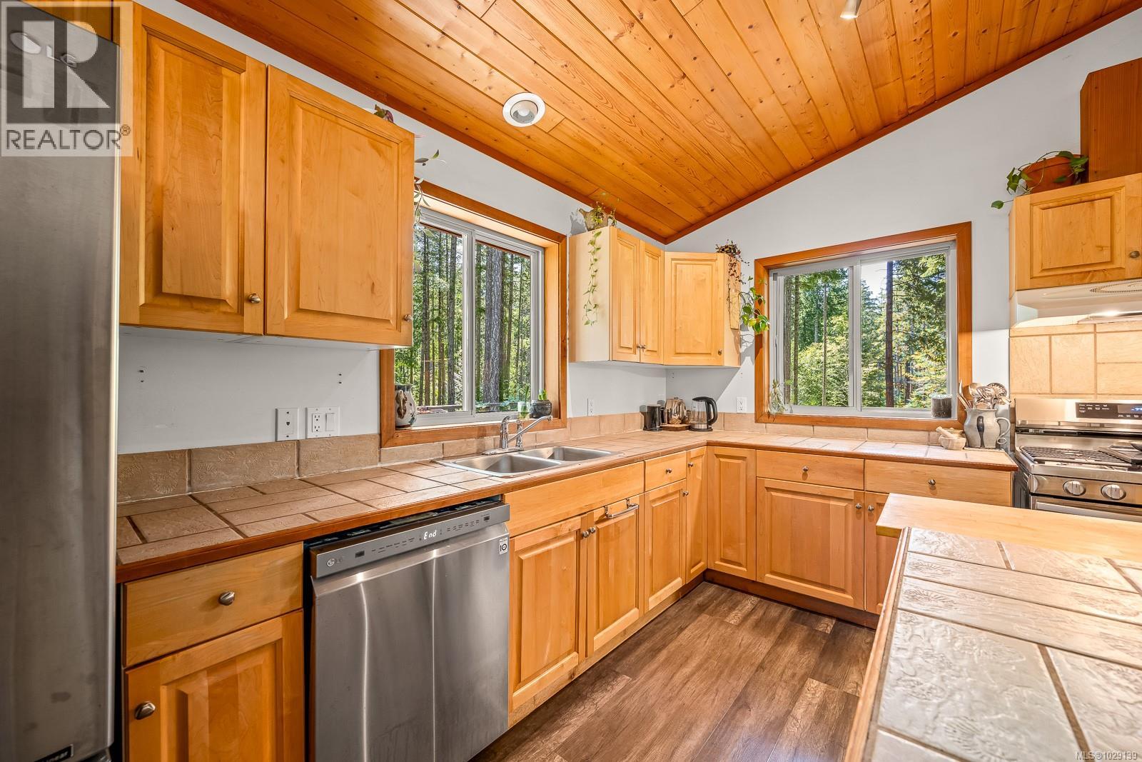 924 Siskin Lane, Cortes Island, British Columbia  V0P 1K0 - Photo 11 - 1029139