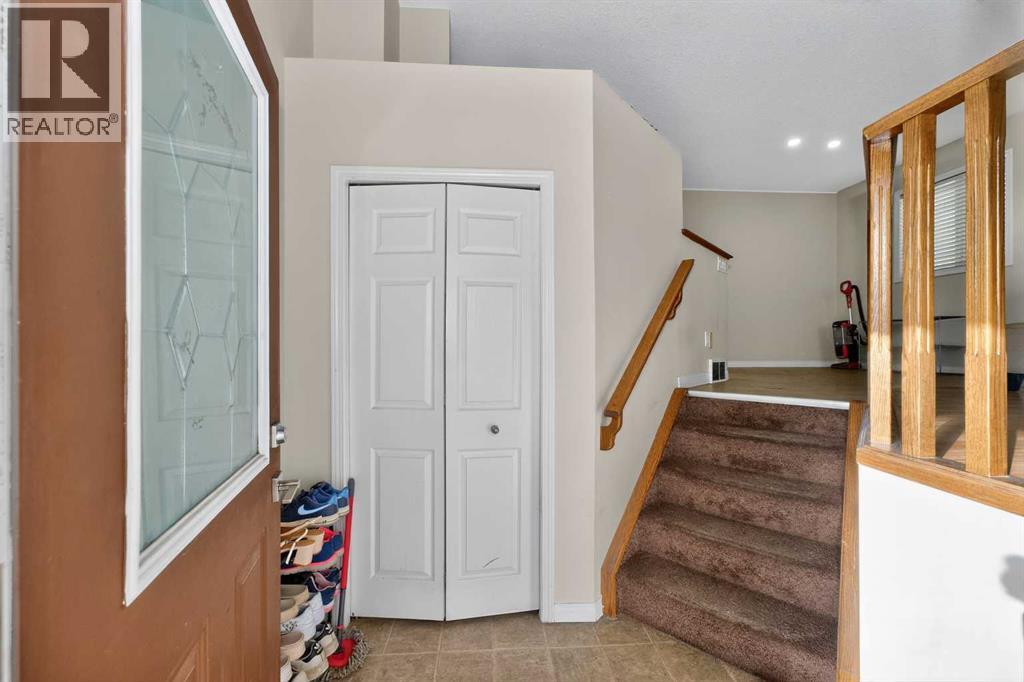 246 Saddlebrook Way Ne, Calgary, Alberta  T3J 0B4 - Photo 12 - A2291830