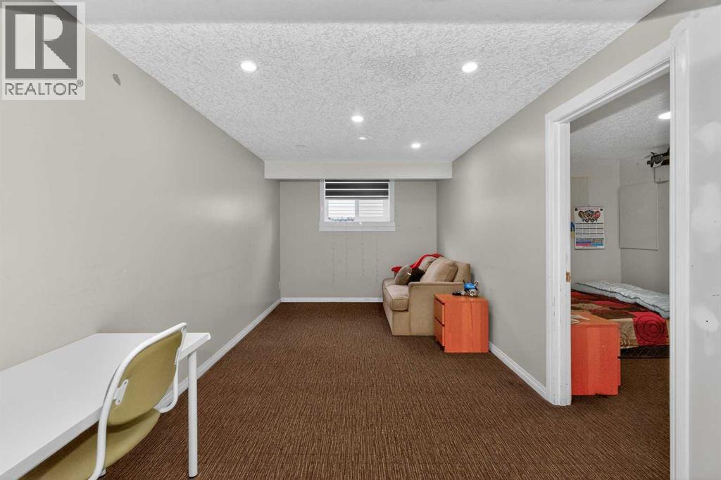 246 Saddlebrook Way Ne, Calgary, Alberta  T3J 0B4 - Photo 36 - A2291830