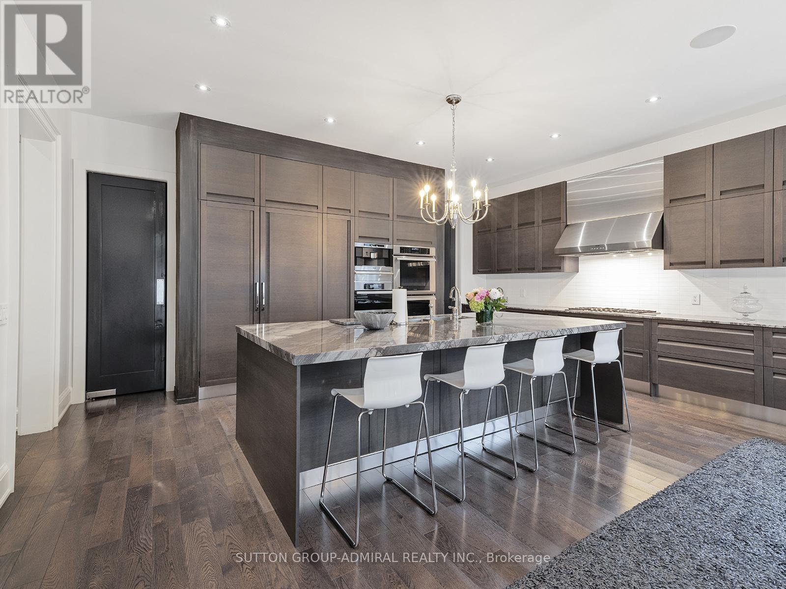 125 Sandringham Drive, Toronto, Ontario  M3H 1E2 - Photo 10 - C12893436