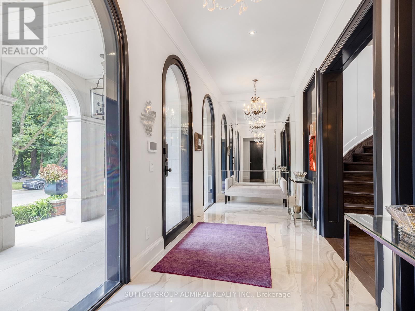 125 Sandringham Drive, Toronto, Ontario  M3H 1E2 - Photo 5 - C12893436