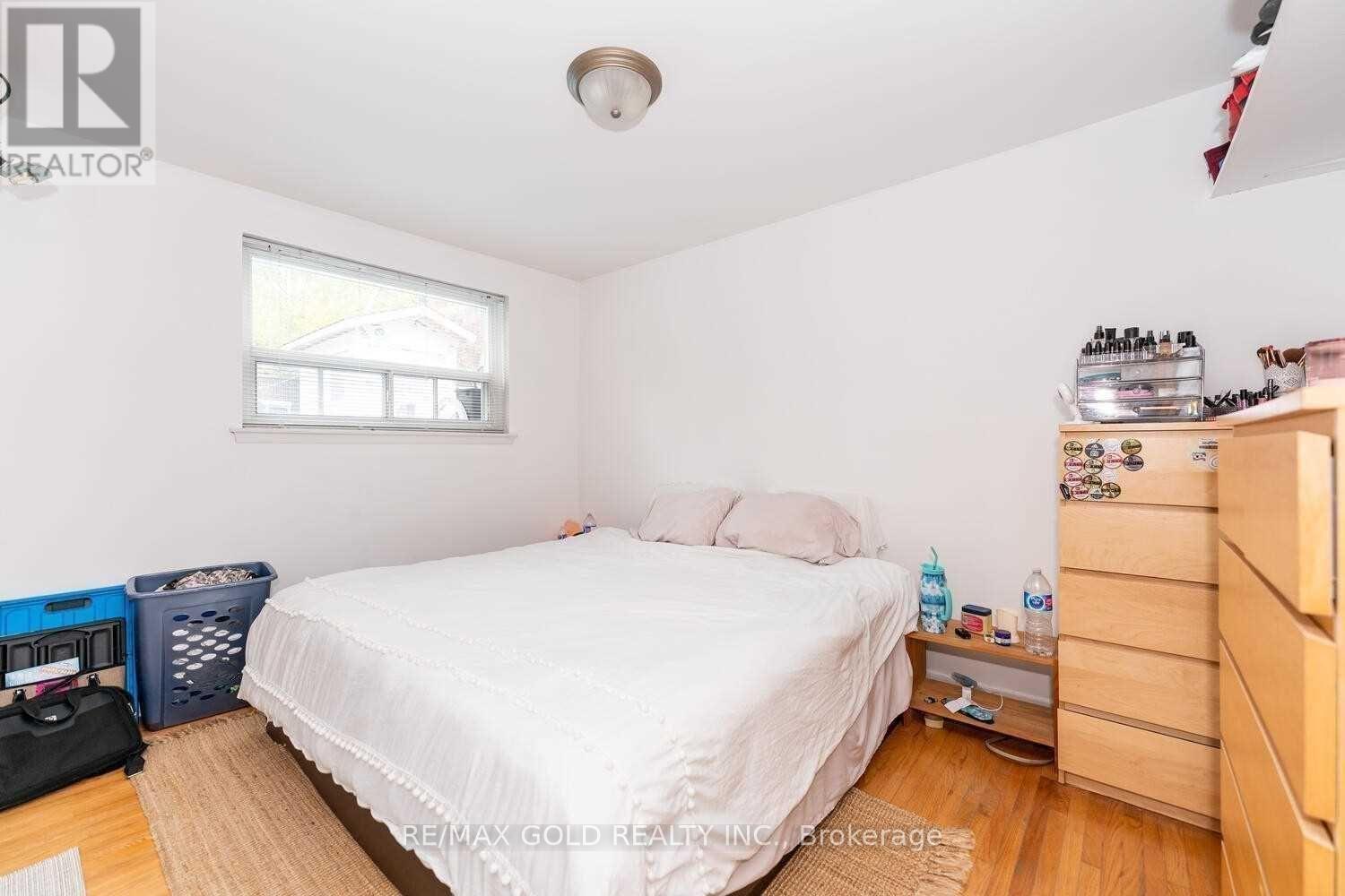 63 Newstead Crescent, Brampton, Ontario  L6V 2A8 - Photo 9 - W12844174