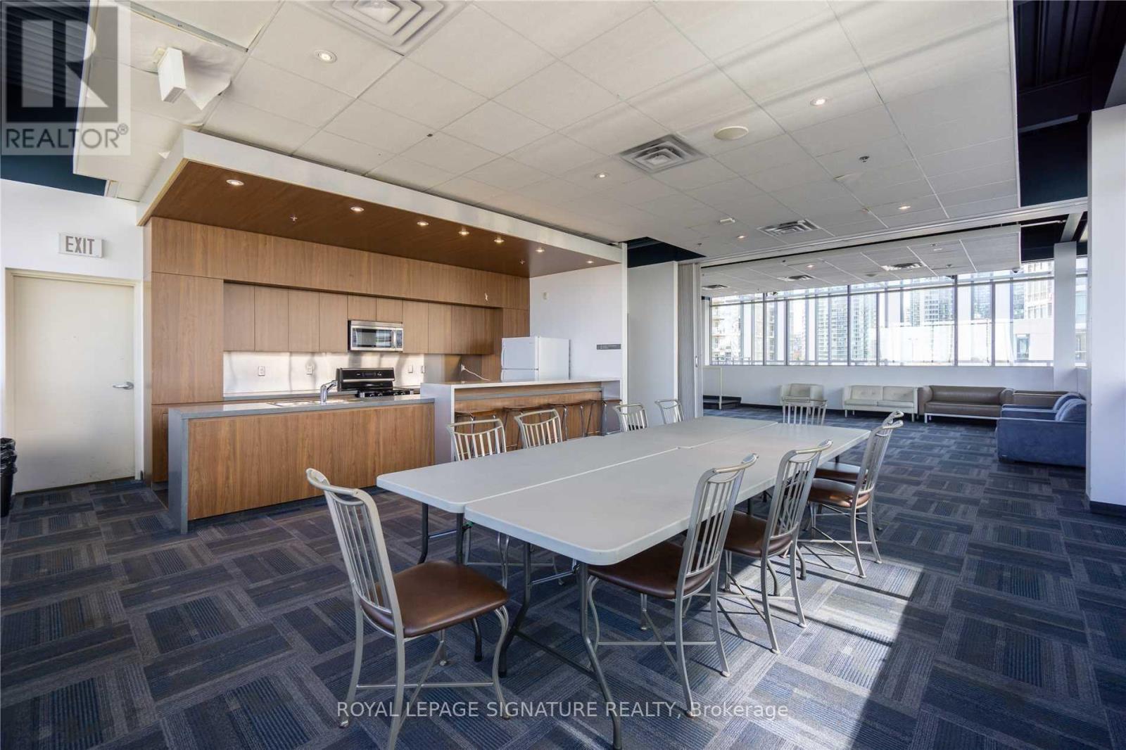 2206 - 5 Mariner Terrace, Toronto, Ontario  M5V 3V6 - Photo 24 - C12893538