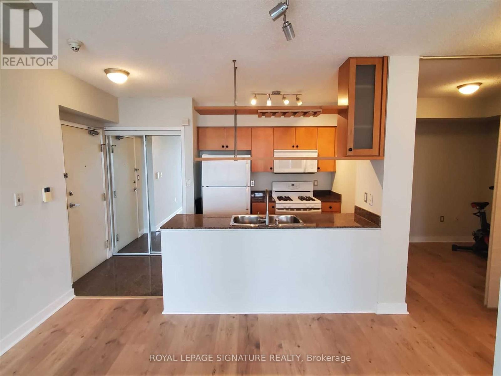 2206 - 5 Mariner Terrace, Toronto, Ontario  M5V 3V6 - Photo 3 - C12893538