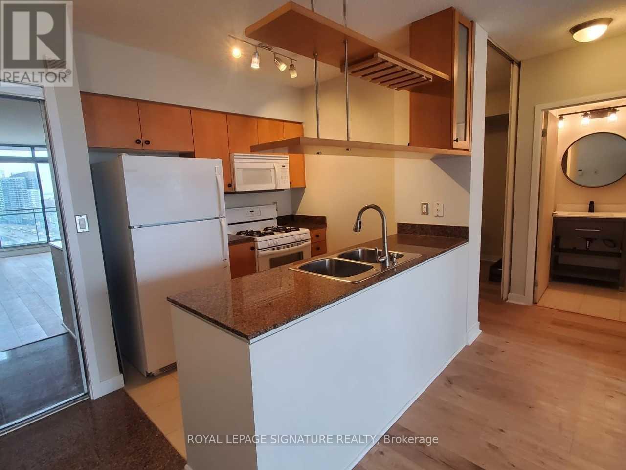 2206 - 5 Mariner Terrace, Toronto, Ontario  M5V 3V6 - Photo 4 - C12893538