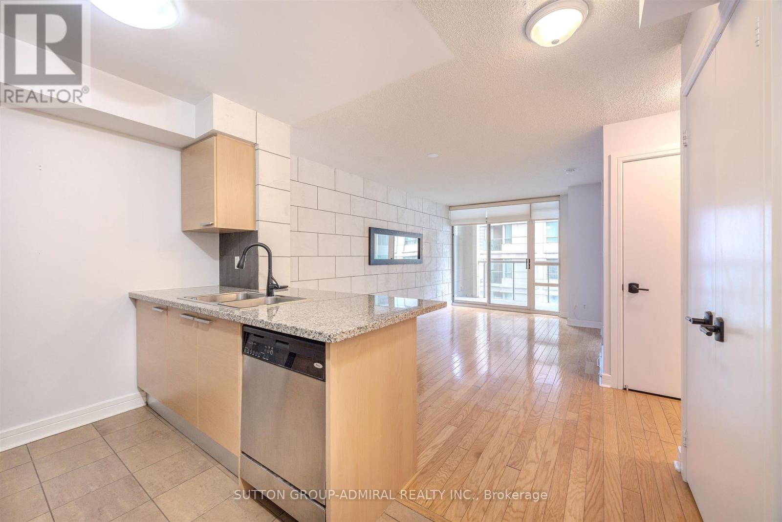 411 - 16 Harrison Garden Boulevard, Toronto, Ontario  M2N 7J6 - Photo 7 - C12893540