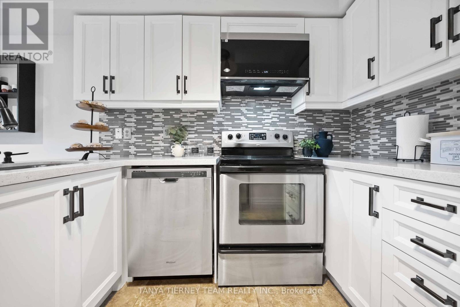 102 Zachary Place, Whitby, Ontario  L0B 1C0 - Photo 17 - E12893532