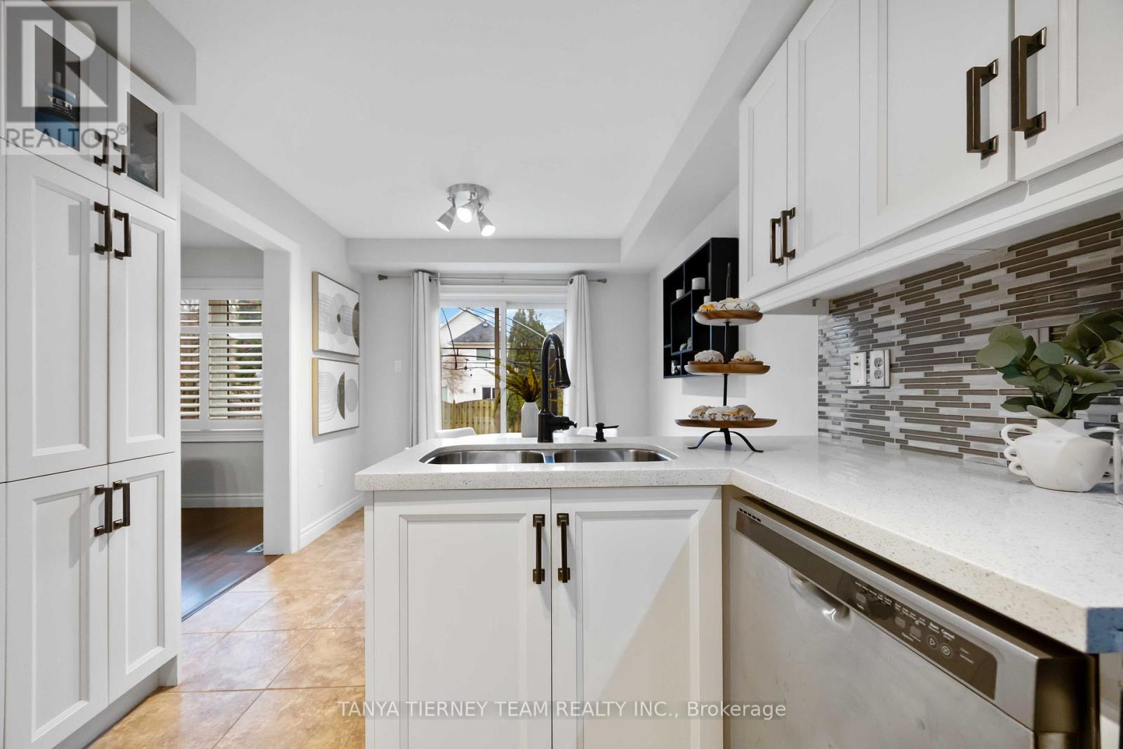 102 Zachary Place, Whitby, Ontario  L0B 1C0 - Photo 18 - E12893532