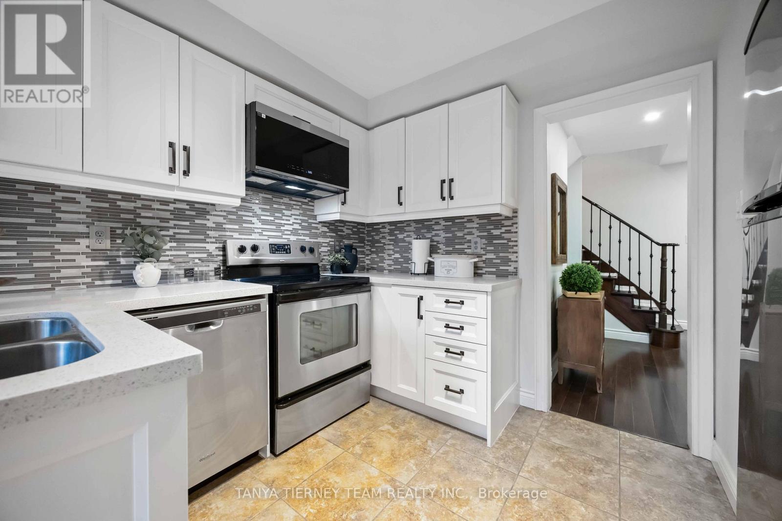 102 Zachary Place, Whitby, Ontario  L0B 1C0 - Photo 19 - E12893532