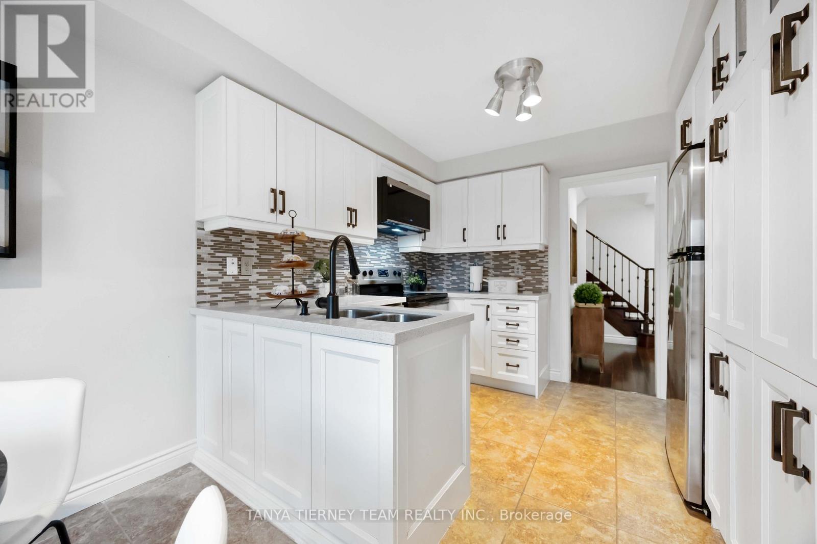 102 Zachary Place, Whitby, Ontario  L0B 1C0 - Photo 23 - E12893532