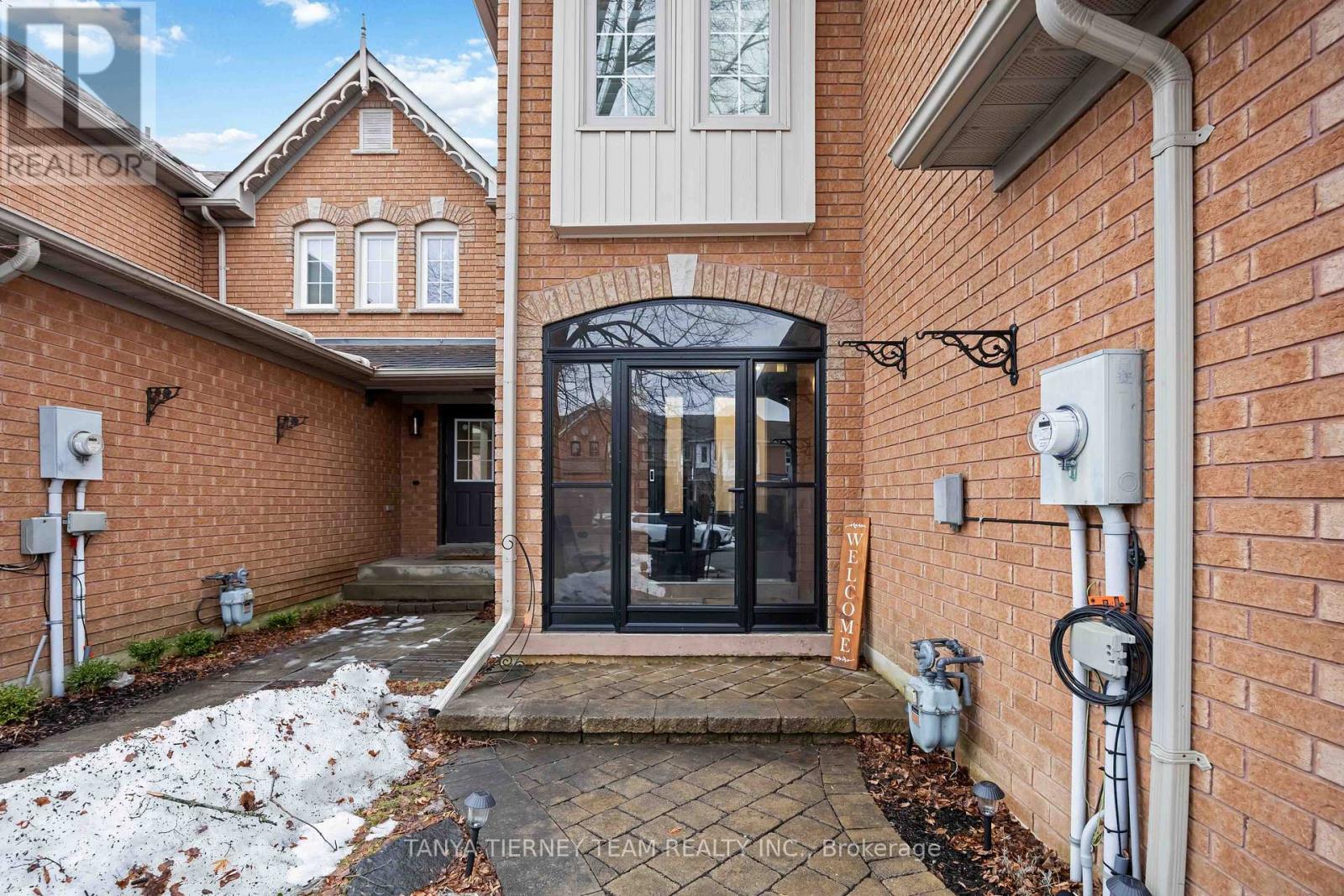 102 Zachary Place, Whitby, Ontario  L0B 1C0 - Photo 4 - E12893532