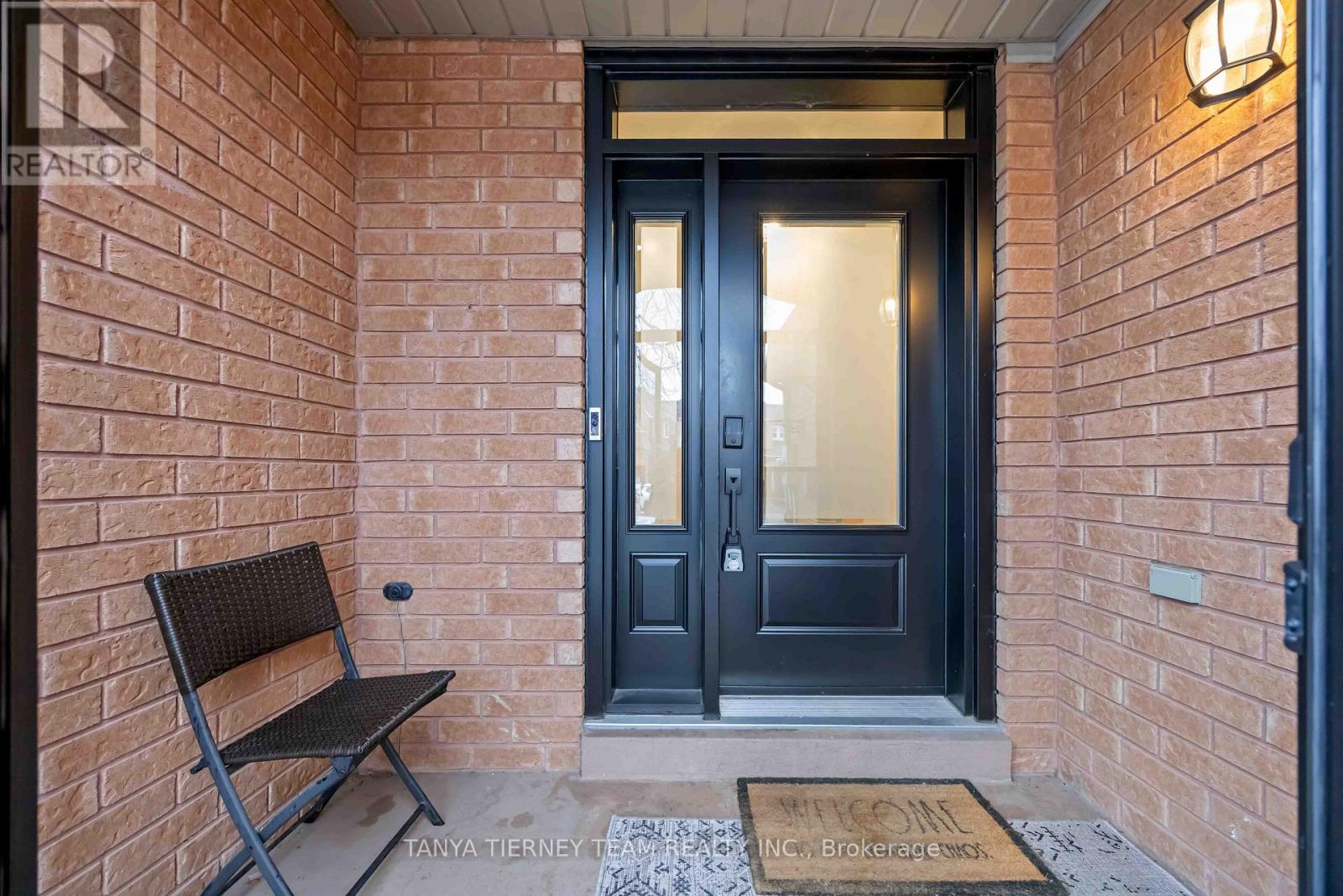 102 Zachary Place, Whitby, Ontario  L0B 1C0 - Photo 5 - E12893532