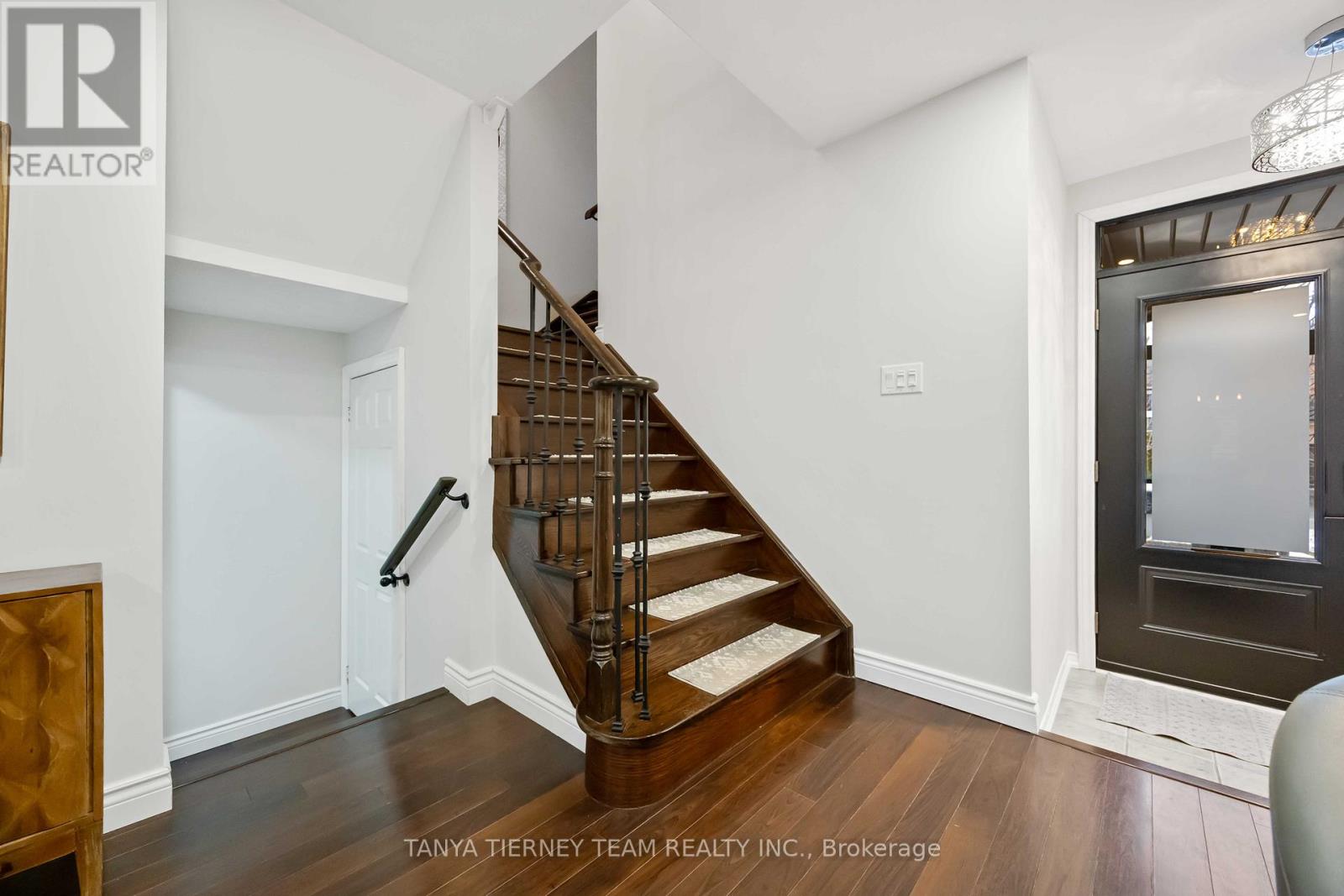 102 Zachary Place, Whitby, Ontario  L0B 1C0 - Photo 7 - E12893532