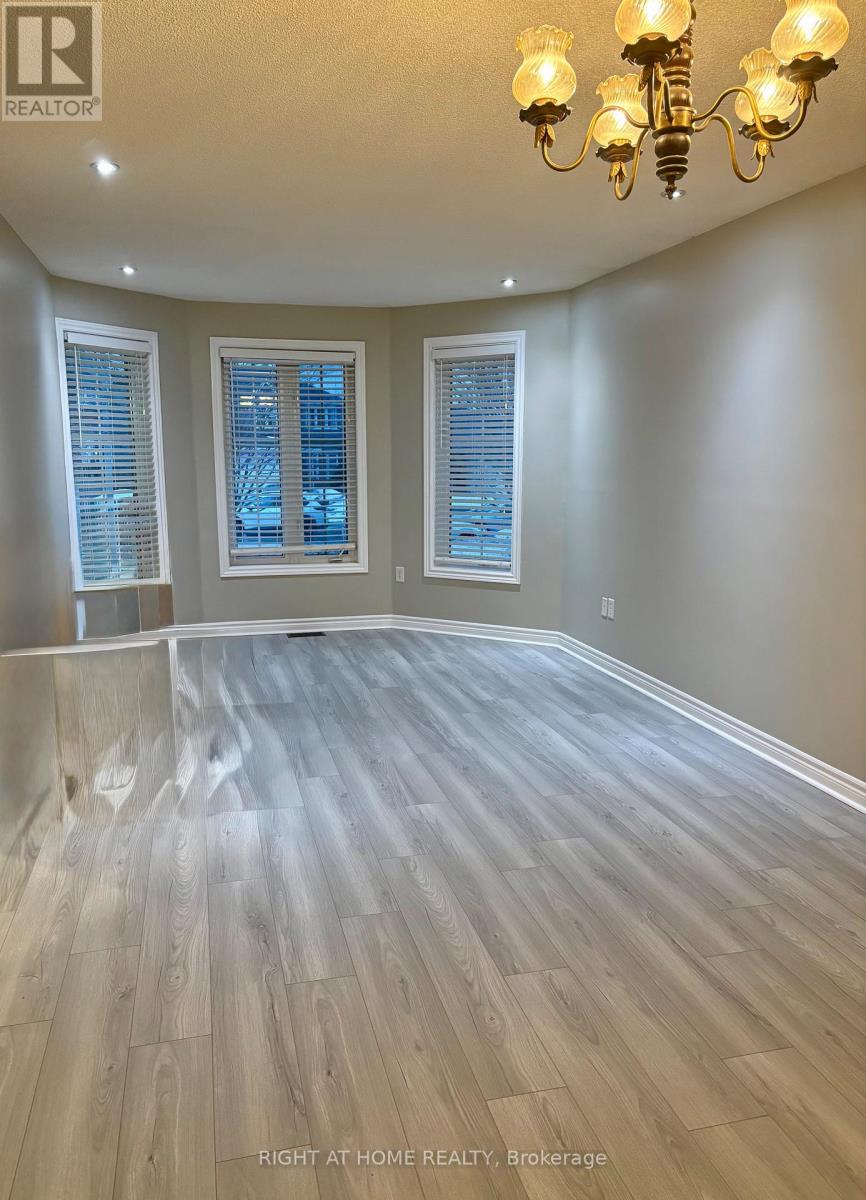 10 Stephanie Lane, Barrie (Painswick South), Ontario  L4N 0V1 - Photo 2 - S12893484