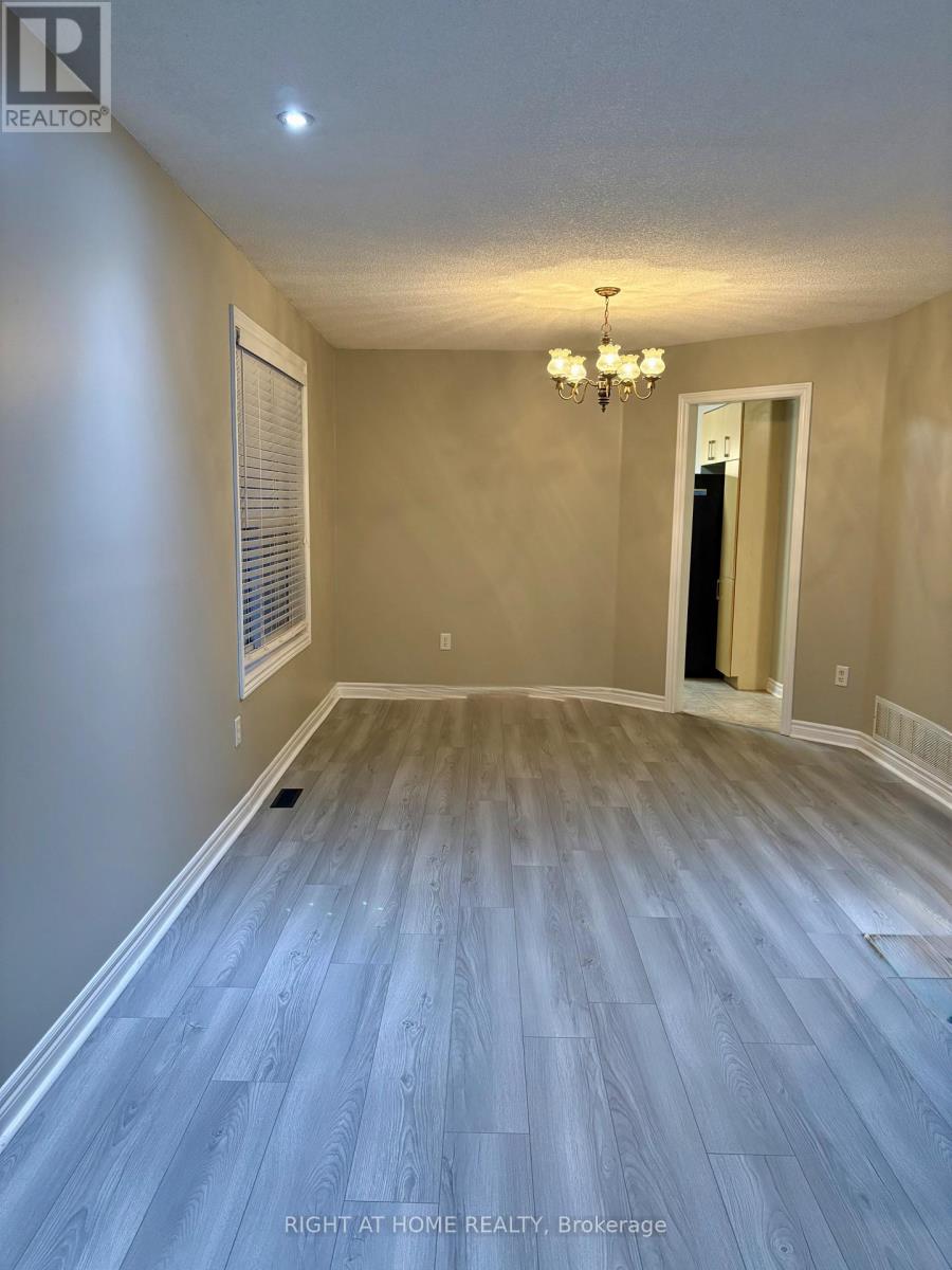 10 Stephanie Lane, Barrie (Painswick South), Ontario  L4N 0V1 - Photo 3 - S12893484