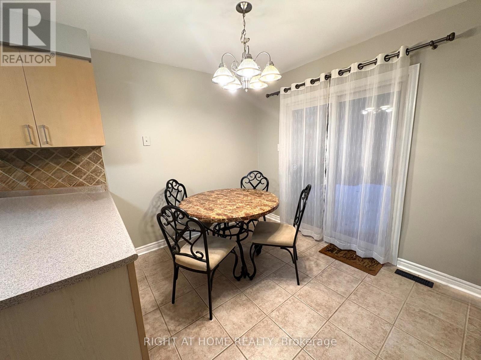 10 Stephanie Lane, Barrie (Painswick South), Ontario  L4N 0V1 - Photo 4 - S12893484