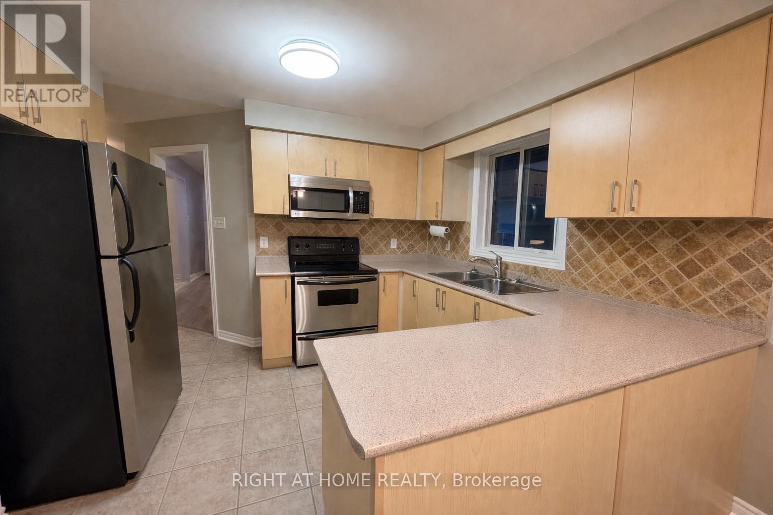 10 Stephanie Lane, Barrie (Painswick South), Ontario  L4N 0V1 - Photo 5 - S12893484