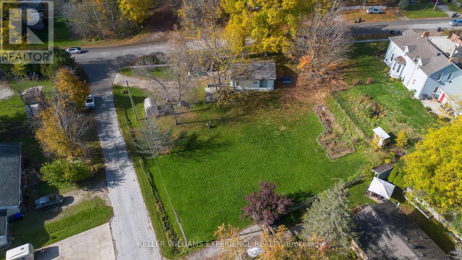 12 Elgin Street, Clearview, Ontario  L0M 1N0 - Photo 2 - S12893516