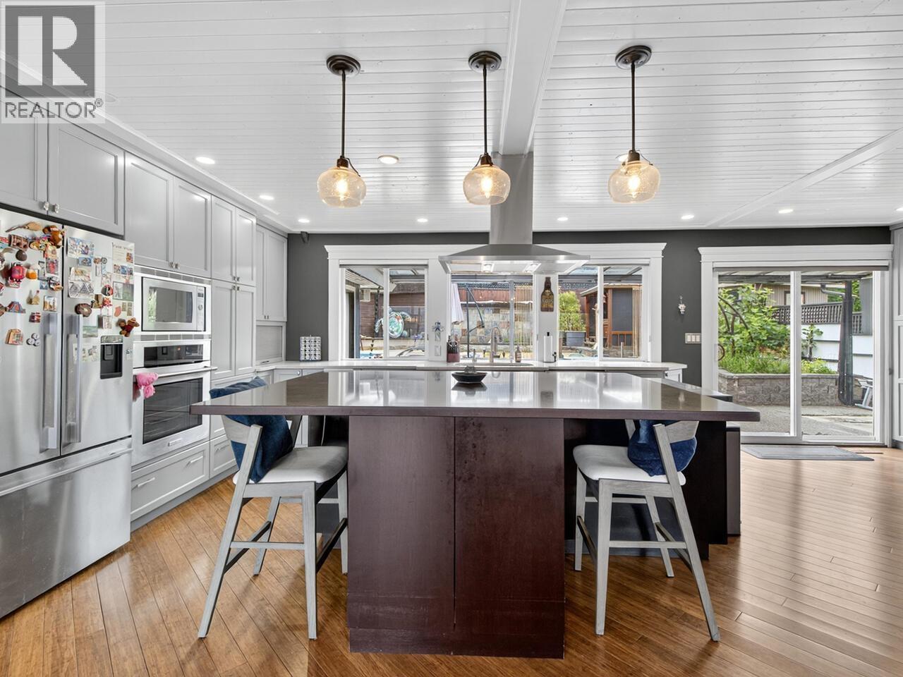 1052 Corona Crescent, Coquitlam, British Columbia  V3J 7J3 - Photo 6 - R3100766