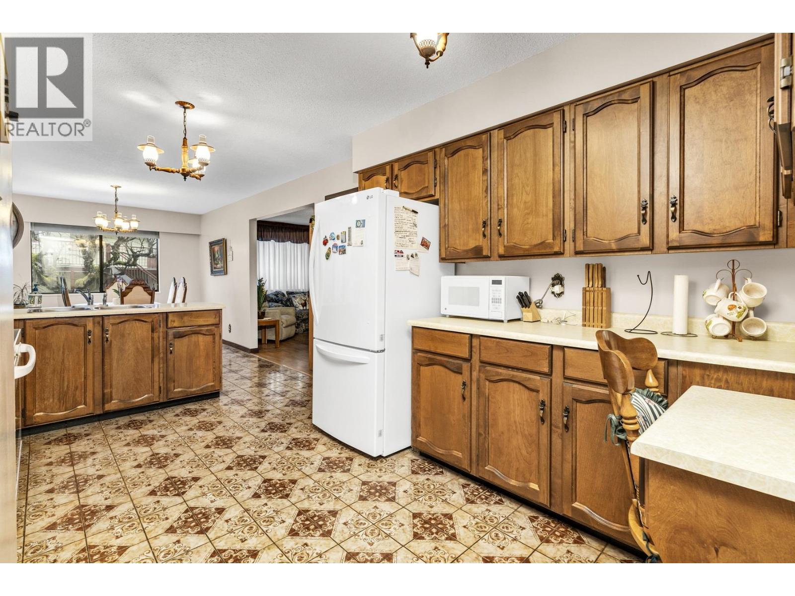 7615 Lawrence Drive, Burnaby, British Columbia  V5A 3M6 - Photo 13 - R3100725