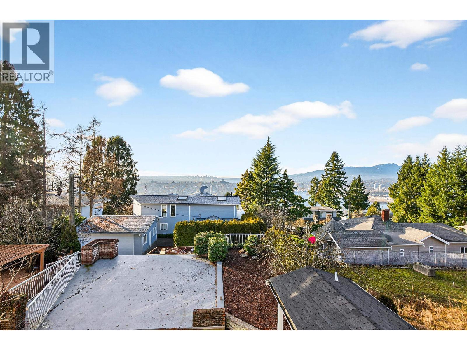 291 N Springer Avenue, Burnaby, British Columbia  V5B 1H5 - Photo 3 - R3085034