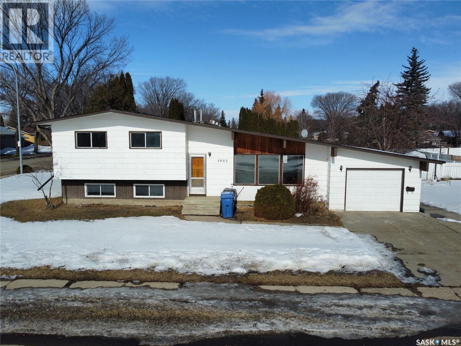 1902 95th Street, North Battleford, Saskatchewan  S9A 3C7 - Photo 1 - SK030674