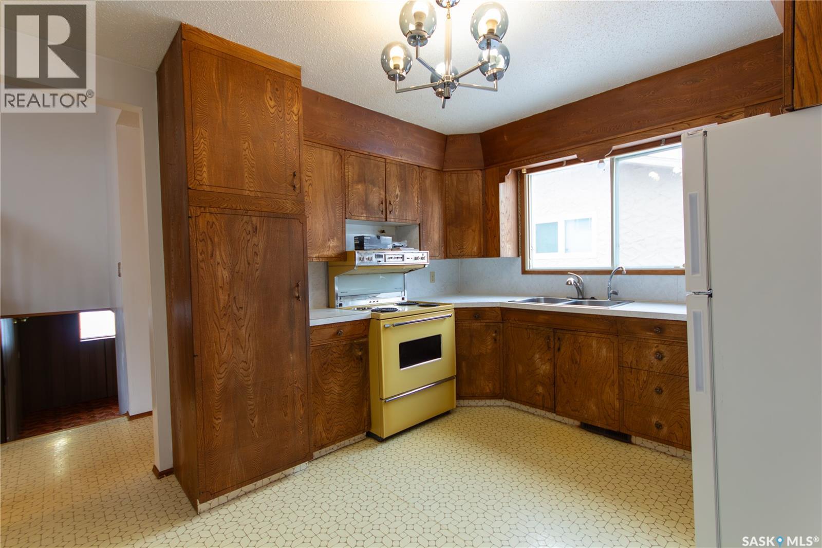 1902 95th Street, North Battleford, Saskatchewan  S9A 3C7 - Photo 7 - SK030674