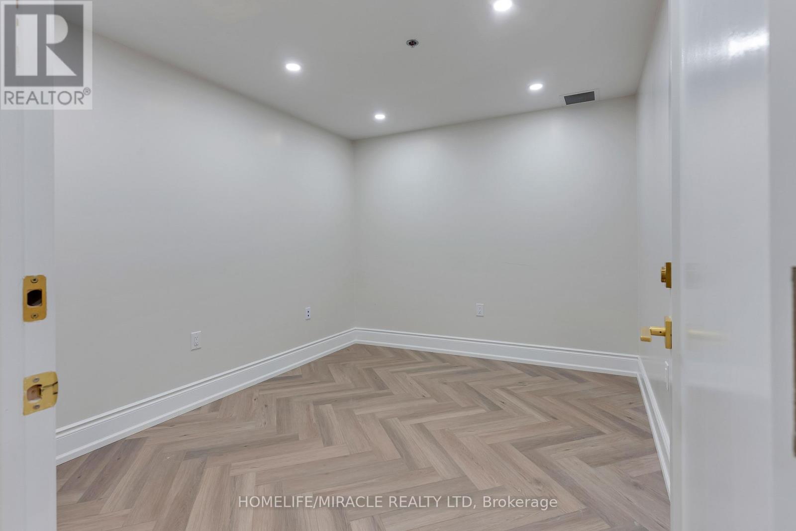 9 - 2575 Steeles Avenue E, Brampton (Steeles Industrial), Ontario  L6T 5T1 - Photo 8 - W12884990