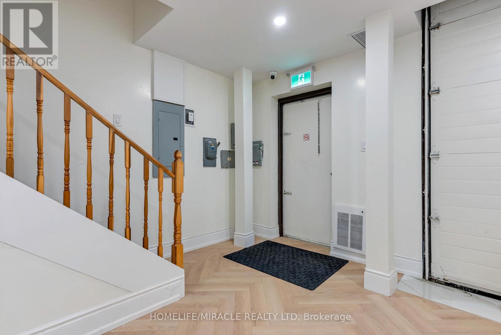 9 - 2575 Steeles Avenue E, Brampton (Steeles Industrial), Ontario  L6T 5T1 - Photo 12 - W12884990