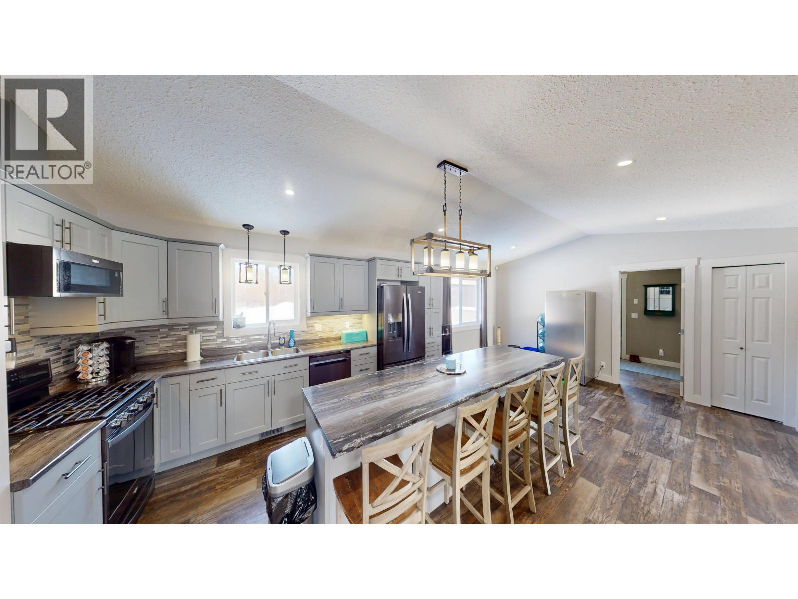 13654 W Sawyer Road, Charlie Lake, British Columbia  V1J 8L2 - Photo 4 - R3098968