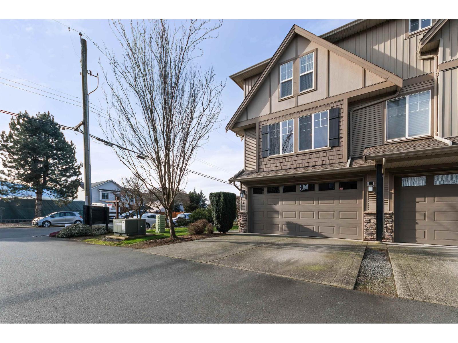 1 46321 Cessna Drive, Chilliwack Proper South, Chilliwack, British Columbia  V2P 1A7 - Photo 1 - R3092577