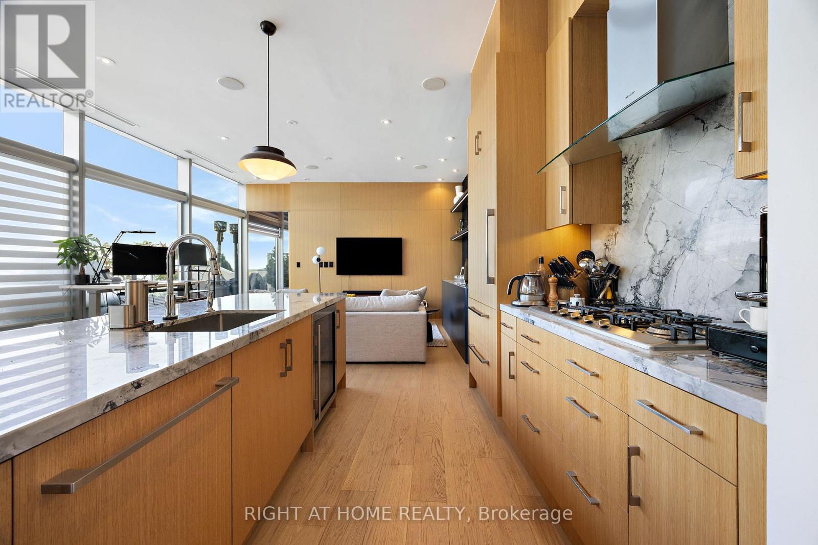 1202 - 39 Queens Quay E, Toronto (Waterfront Communities), Ontario  M5E 0A5 - Photo 1 - C12893588