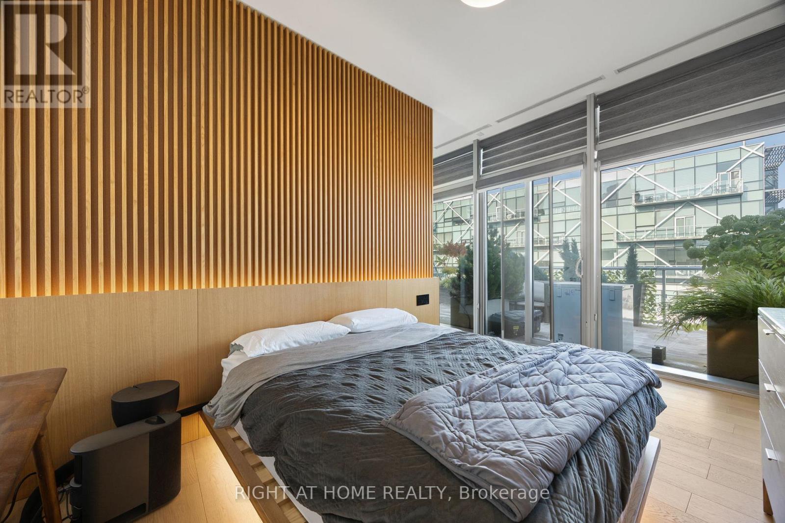 1202 - 39 Queens Quay E, Toronto (Waterfront Communities), Ontario  M5E 0A5 - Photo 14 - C12893588