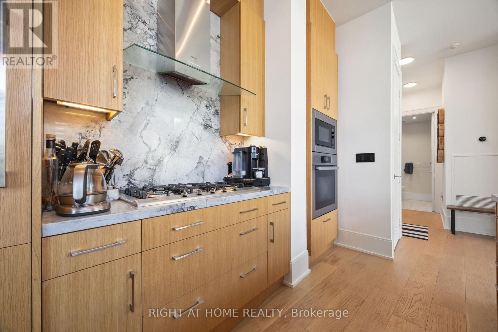 1202 - 39 Queens Quay E, Toronto (Waterfront Communities), Ontario  M5E 0A5 - Photo 2 - C12893588