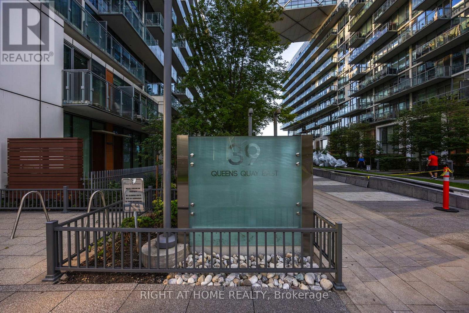 1202 - 39 Queens Quay E, Toronto (Waterfront Communities), Ontario  M5E 0A5 - Photo 20 - C12893588