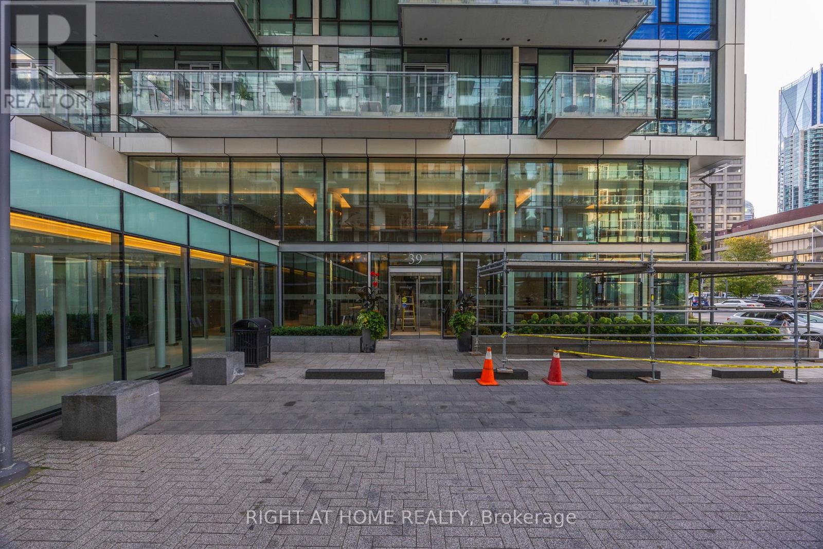 1202 - 39 Queens Quay E, Toronto (Waterfront Communities), Ontario  M5E 0A5 - Photo 23 - C12893588