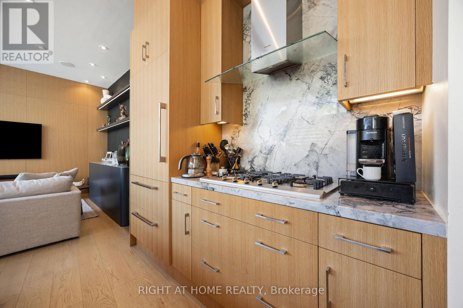 1202 - 39 Queens Quay E, Toronto (Waterfront Communities), Ontario  M5E 0A5 - Photo 3 - C12893588