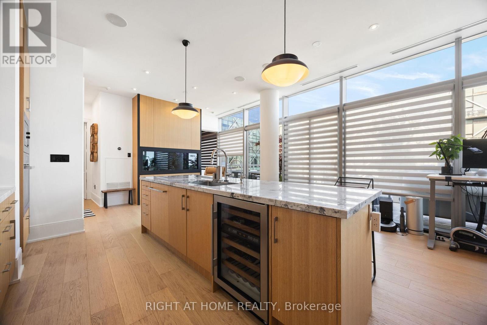 1202 - 39 Queens Quay E, Toronto (Waterfront Communities), Ontario  M5E 0A5 - Photo 6 - C12893588