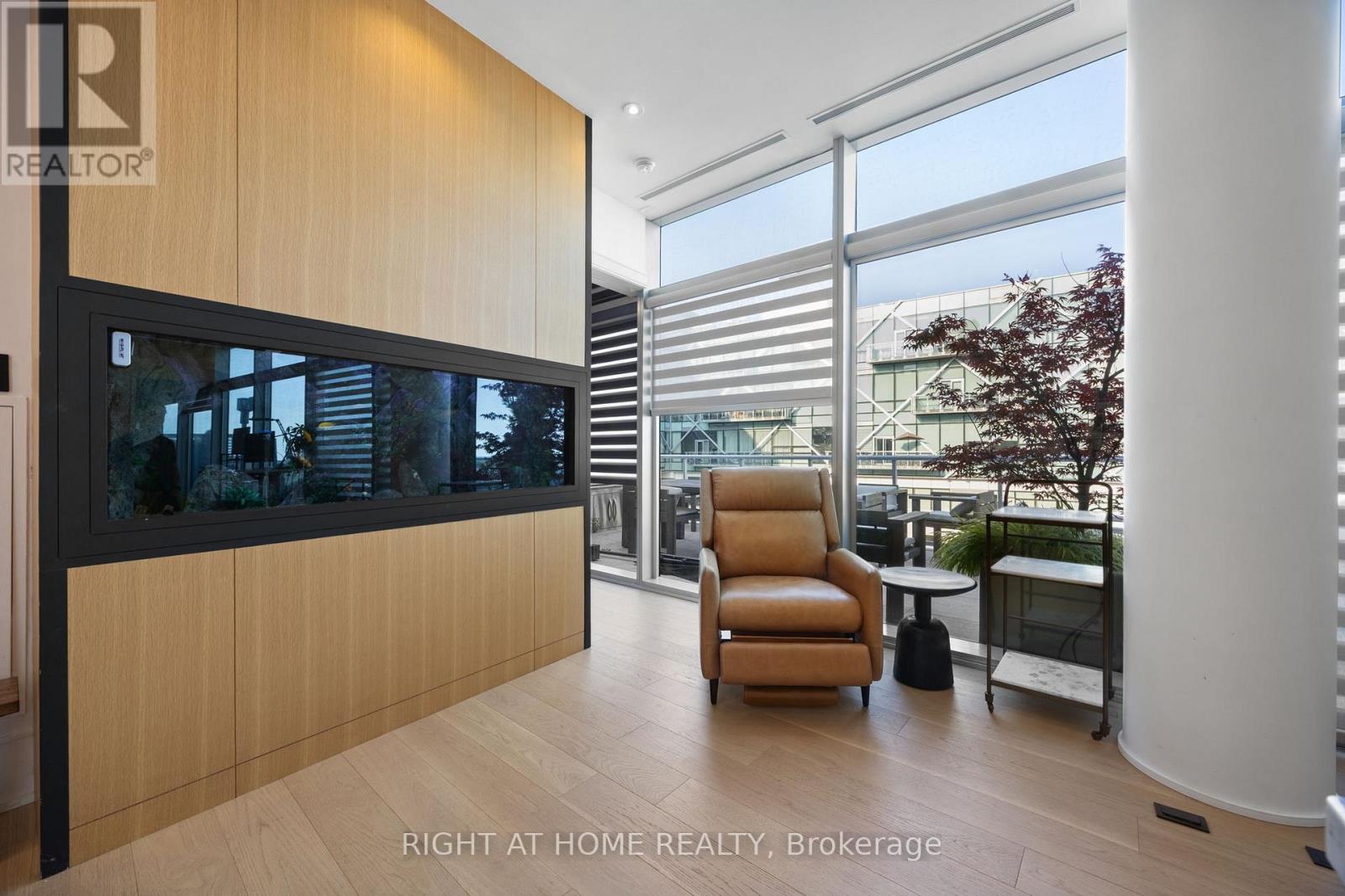 1202 - 39 Queens Quay E, Toronto (Waterfront Communities), Ontario  M5E 0A5 - Photo 8 - C12893588