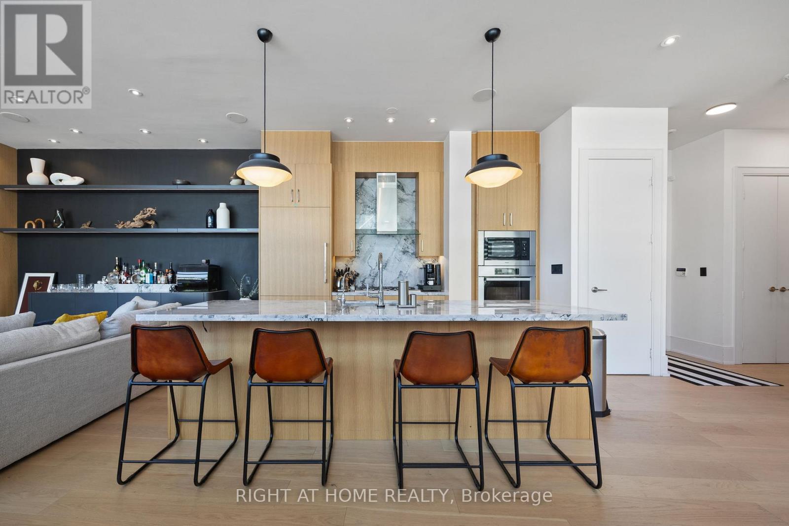 1202 - 39 Queens Quay E, Toronto (Waterfront Communities), Ontario  M5E 0A5 - Photo 9 - C12893588