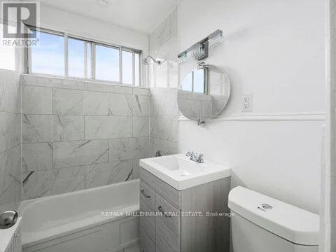 102 - 1 Bansley Avenue, Toronto (Oakwood Village), Ontario  M6E 2A1 - Photo 5 - C12893626