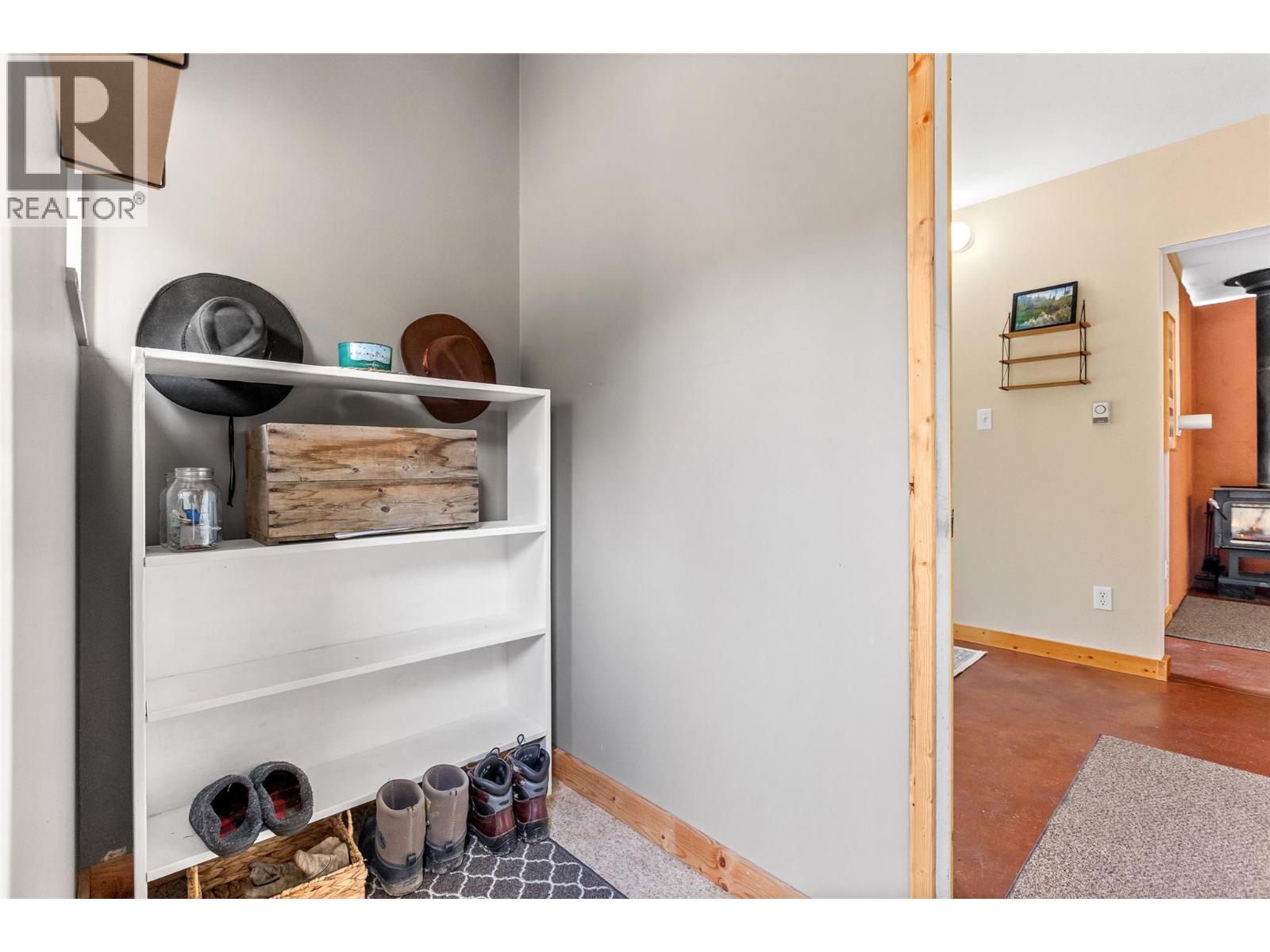 4751 40th Street, Canyon, British Columbia  V0B 1C1 - Photo 3 - 10379198